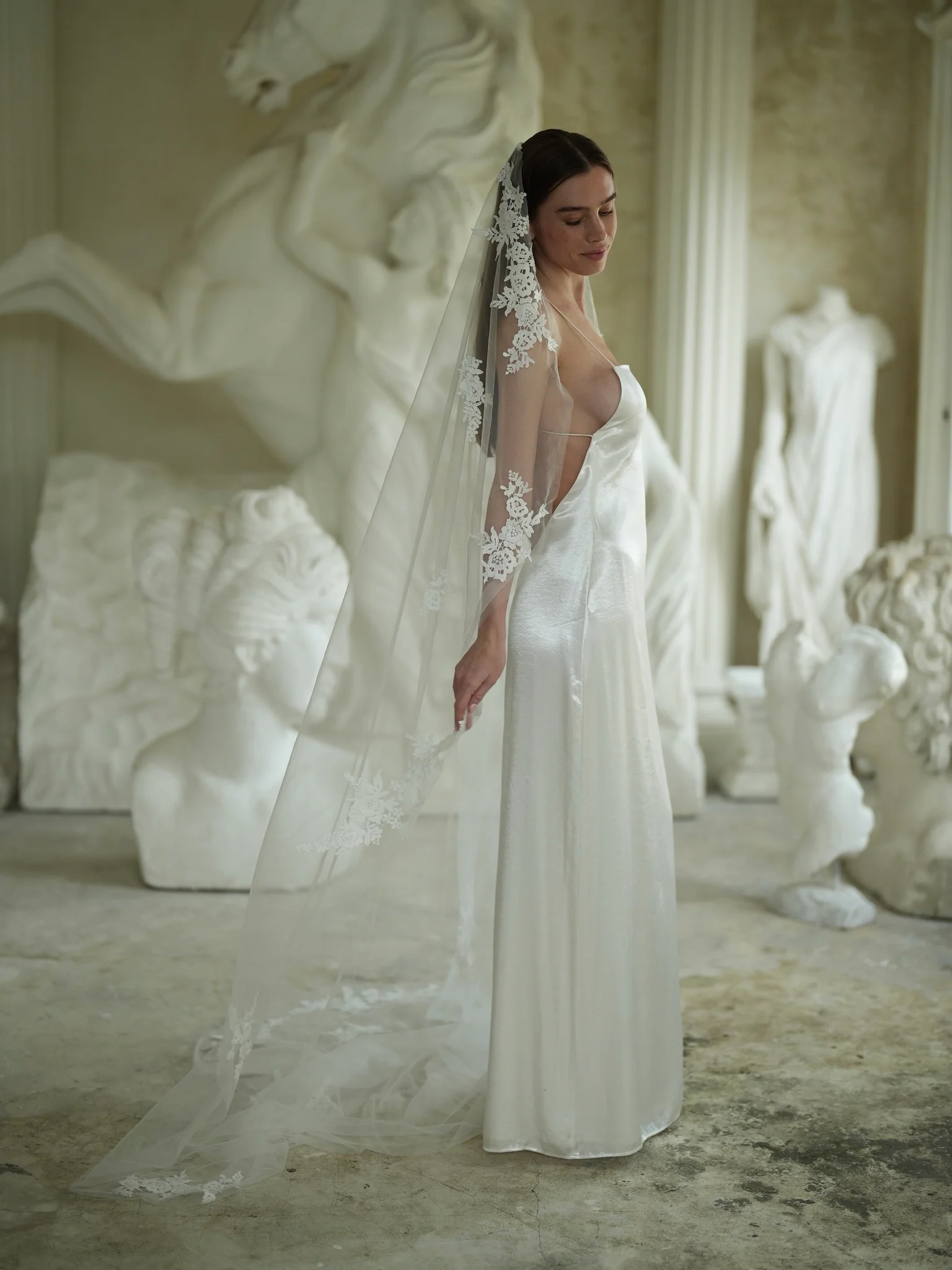 Floral Lace Veil, Single Tier, Cathedral Length - Image 7