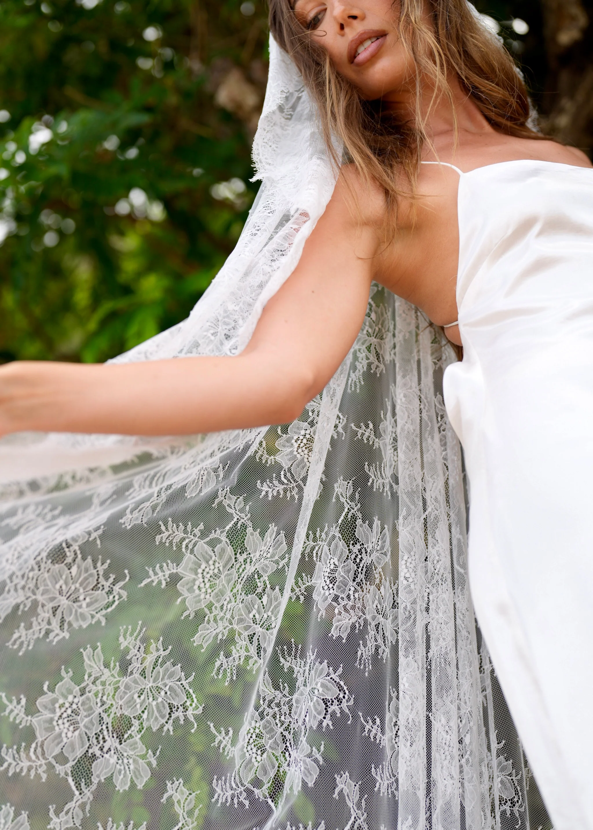 Chantilly Mantilla All Over Lace Veil, Single Tier, Cathedral Length - Image 3