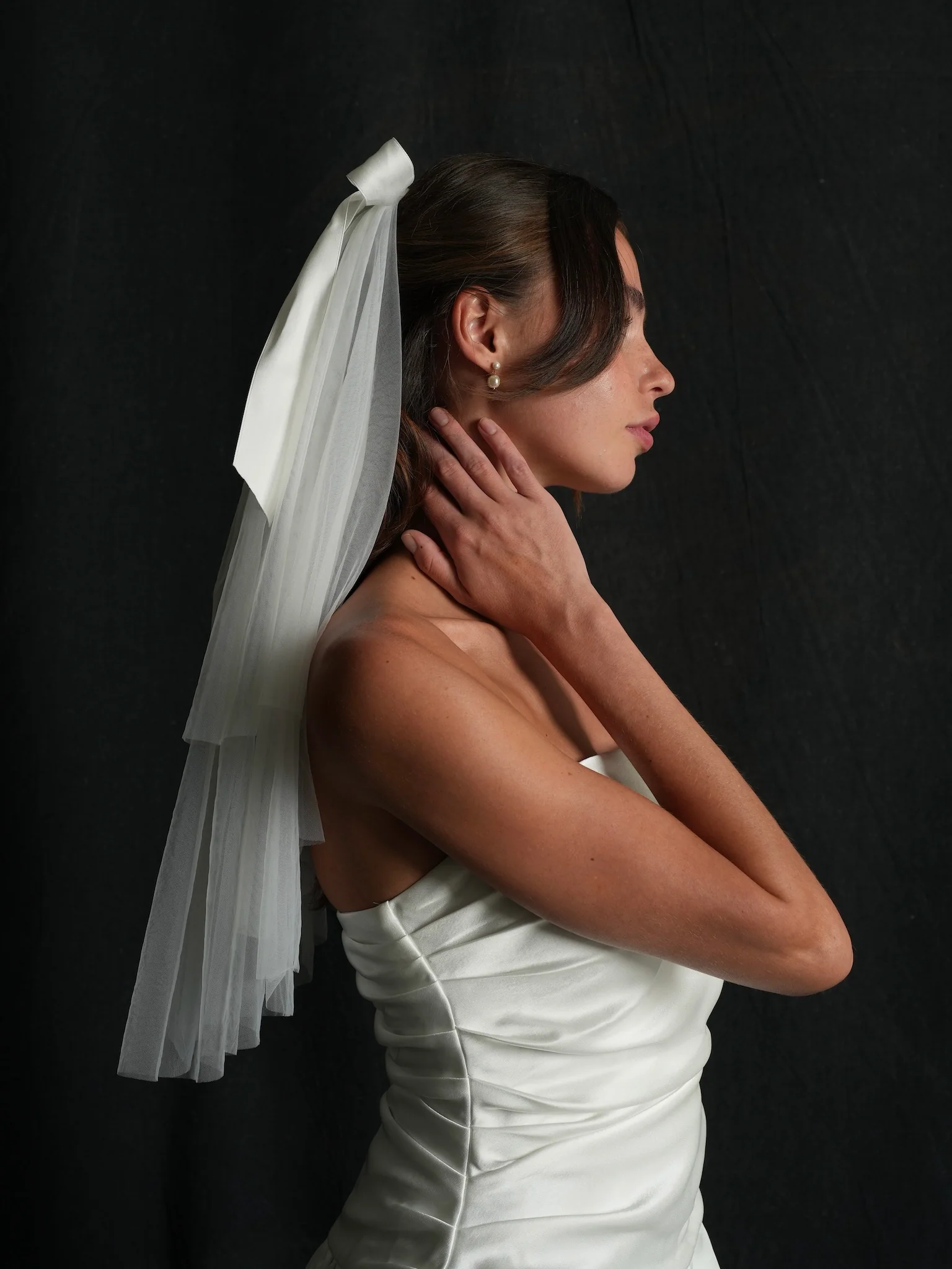 Mini Bow Short Two Tier Bachelorette Veil - Image 4